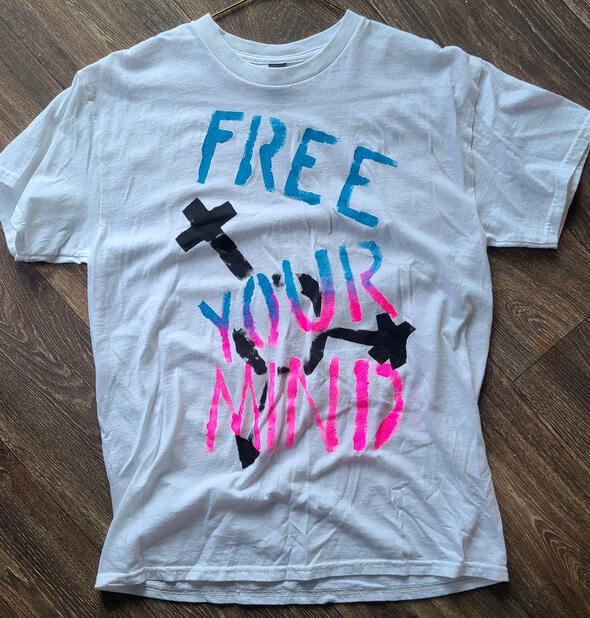 Free Your Mind (Garbage) Medium White T-shirt - $20