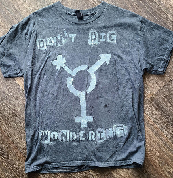 Don't Die Wondering Large Grey T-Shirt - $20